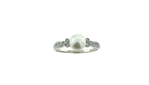 10KT White Gold 0.11 cttw Diamond & Cultured Akoya Pearl Milgrain Edge Style Ring Size 9.5
