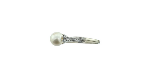 10KT White Gold 0.11 cttw Diamond & Cultured Akoya Pearl Milgrain Edge Style Ring Size 9.5