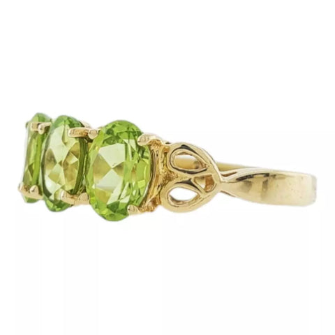 10K Yellow Gold Peridot 3.56Ctw 3G Ring Size 7